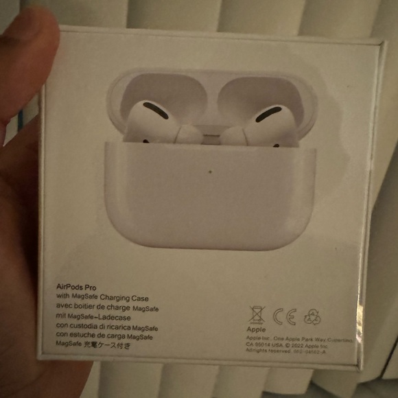 AirPods Pro - Picture 3 of 4